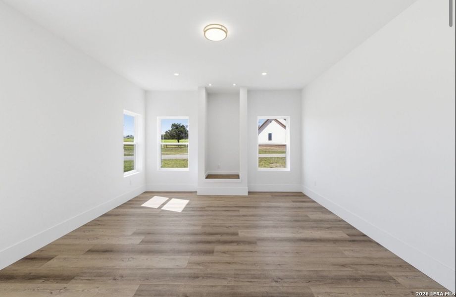 Spacious, unfurnished interior of a new home in , Bandera (Image 23).