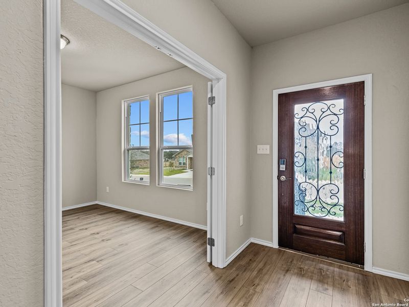 Spacious, unfurnished interior of a new home in Royal Crest, San Antonio (Image 15).