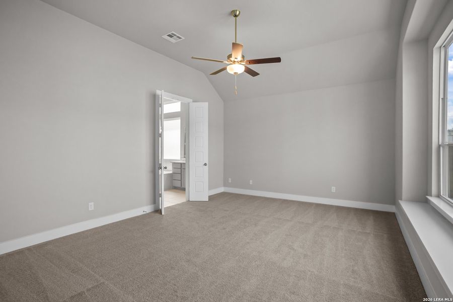 Spacious, unfurnished interior of a new home in Mayfair, New Braunfels (Image 34).