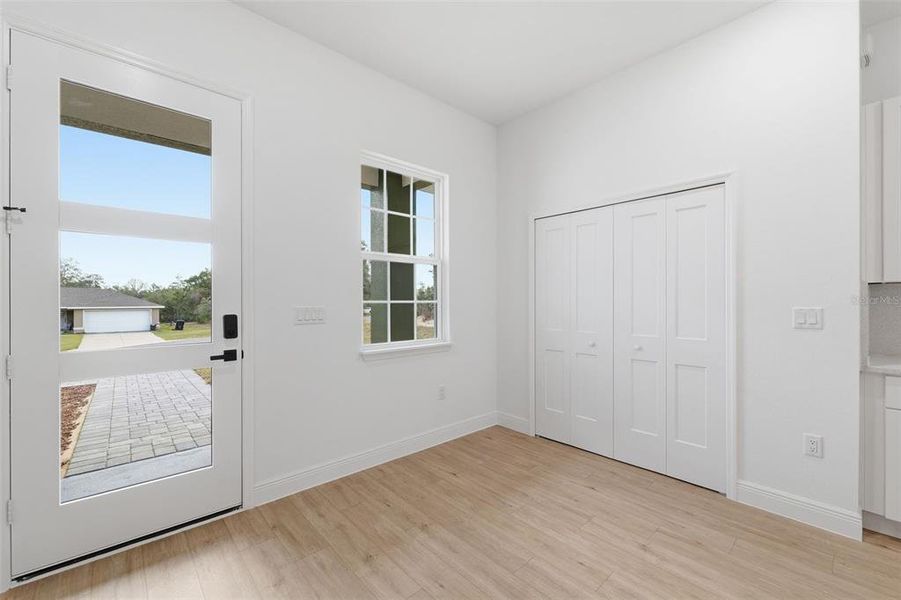 Spacious, unfurnished interior of a new home in , Ocala (Image 27).
