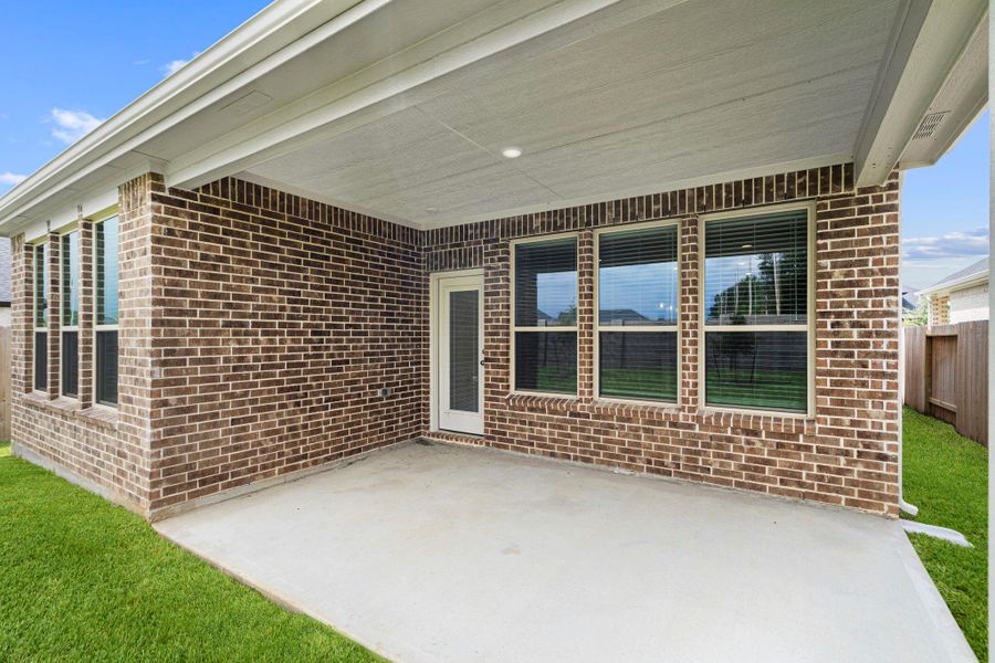 Front exterior of a new home in Ellerden, Tomball, TX, highlighting curb appeal (Image 14). Front exterior of a new home in Ellerden, Tomball, TX, highlighting curb appeal (Image 14).