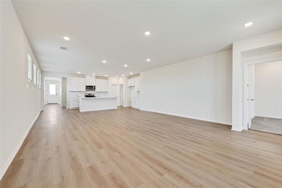 Spacious, unfurnished interior of a new home in Walden Pond, Forney (Image 27).