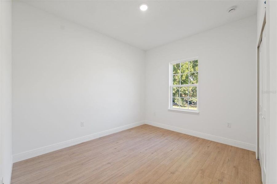 Spacious, unfurnished interior of a new home in , Ocala (Image 15).