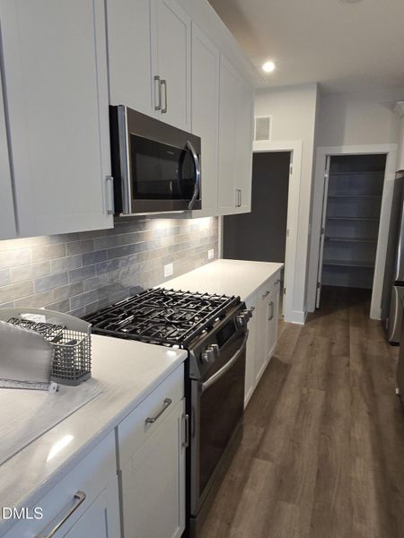 STOVE HAS AN AIRFRYER STOVE HAS AN AIRFRYER