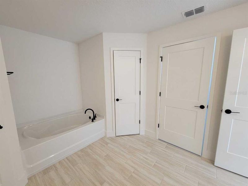 Spacious, unfurnished interior of a new home in Ocala Waterway / Kingsland Country Estates, Ocala (Image 24).