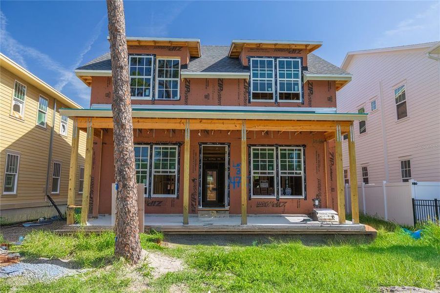 Exterior details and patio area of a home in , St. Petersburg (Image 7).