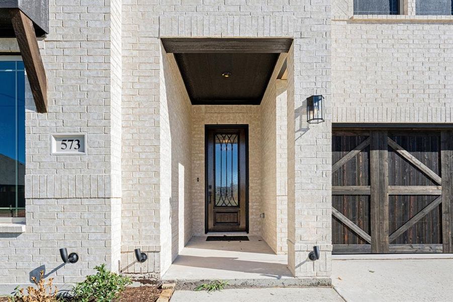 Exterior details and patio area of a home in The Retreat at North Grove 60, Waxahachie (Image 3).