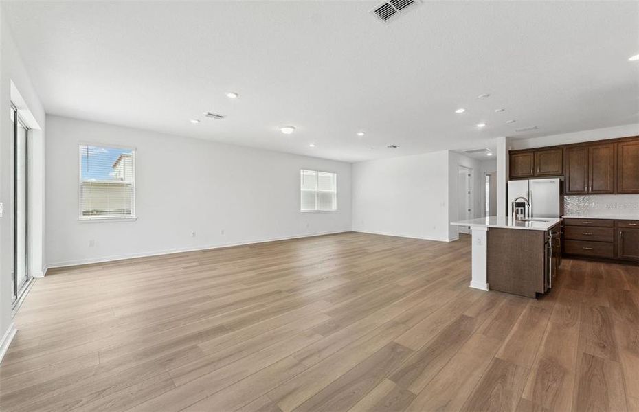 Spacious, unfurnished interior of a new home in Riverwood, Zephyrhills (Image 13).