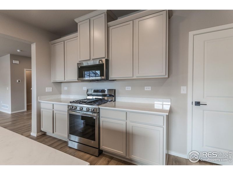 KITCHEN W/ S.S. APPLIANCES