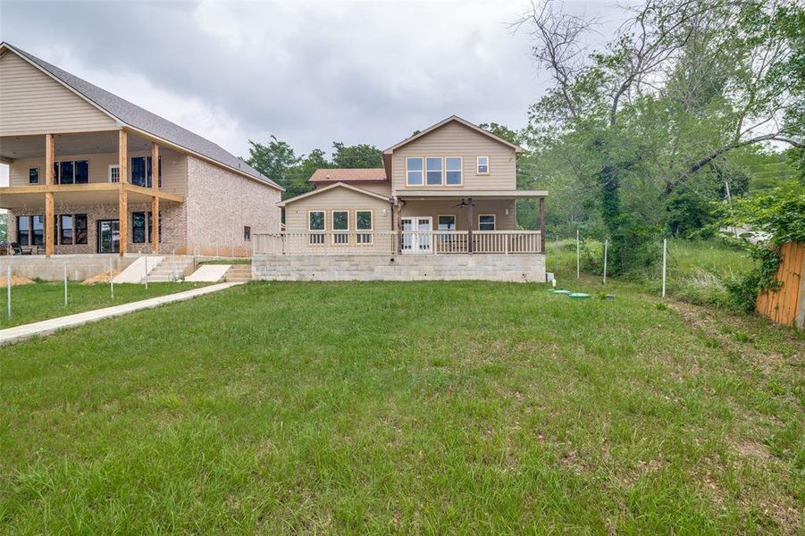 Exterior details and patio area of a home in , Mabank (Image 4).
