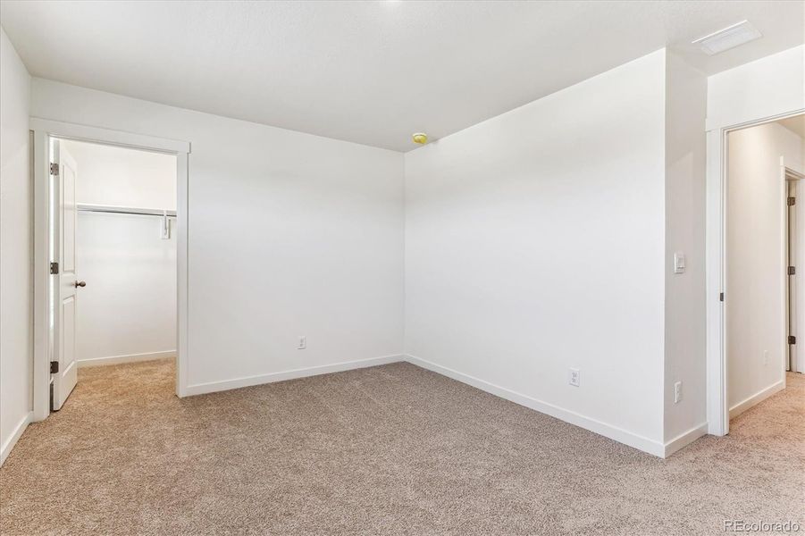 Spacious, unfurnished interior of a new home in Mallard Ridge, Johnstown (Image 17).