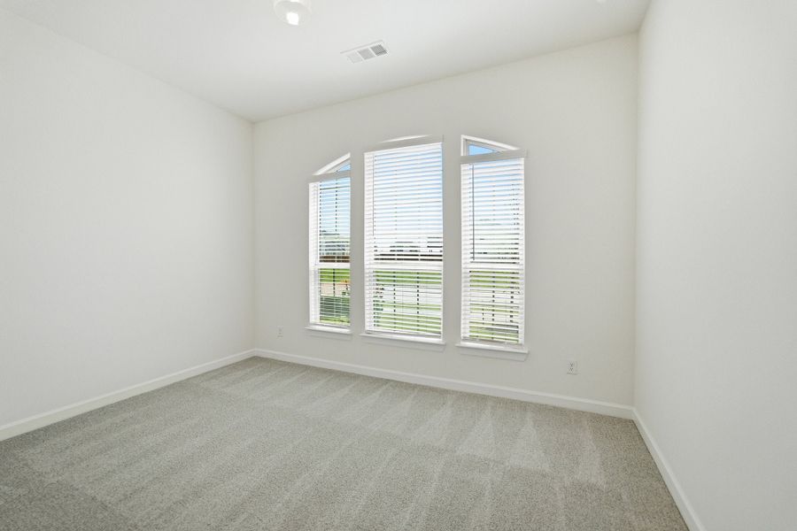 Spacious, unfurnished interior of a new home in Green Meadows, Celina (Image 58).