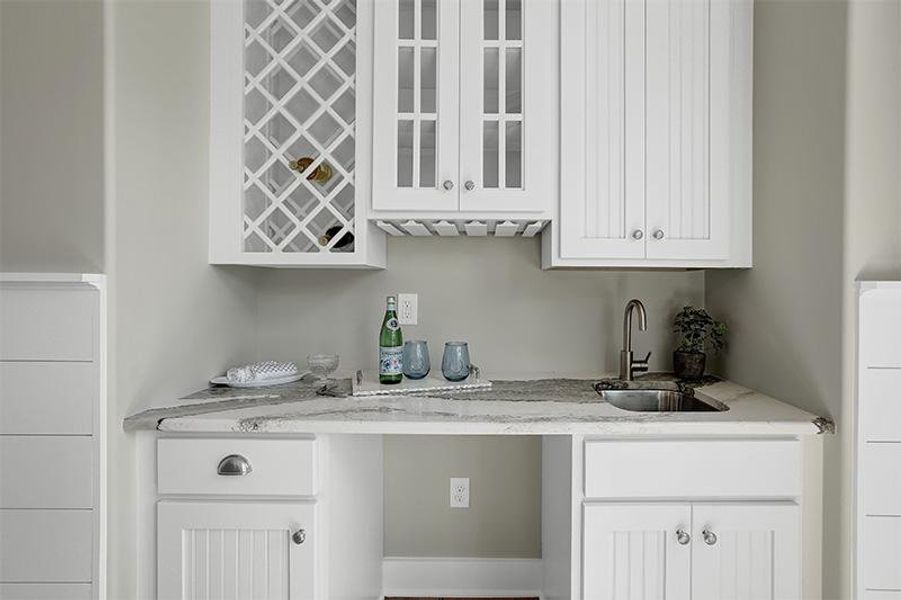 Bar Harbour I, Wet Bar Bar Harbour I, Wet Bar