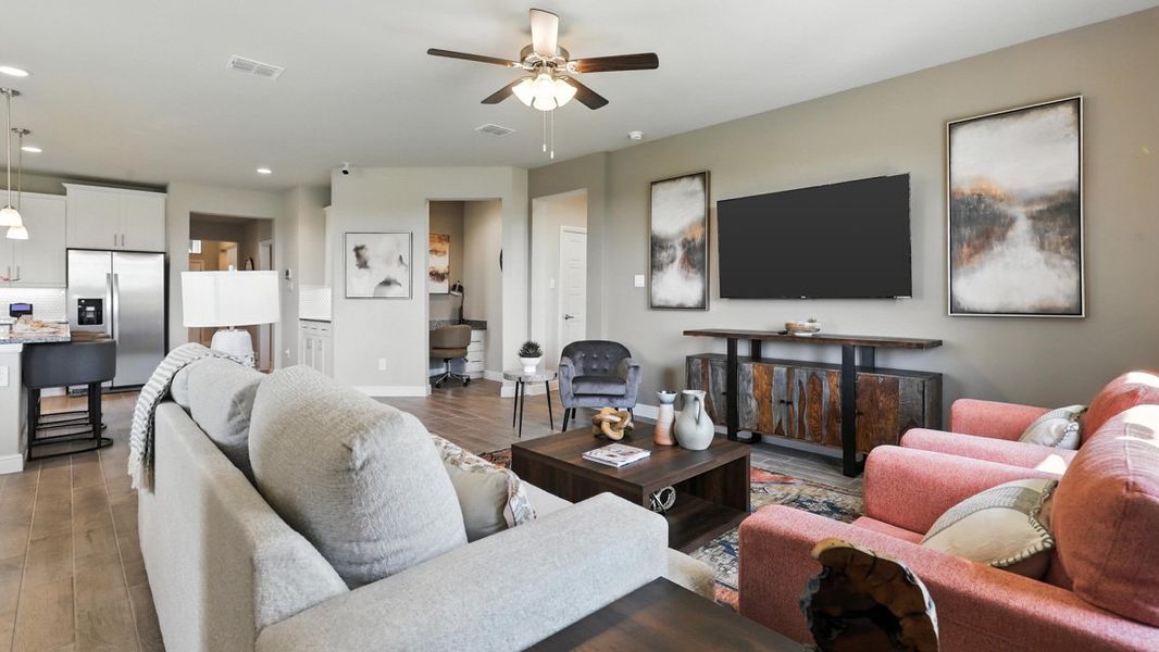 Furnished interior view inside a new home in Lakeview Pointe, Grand Prairie (Image 22).