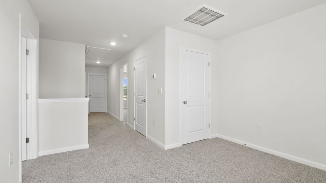 Spacious, unfurnished interior of a new home in Foxbank, Gray Court (Image 25).