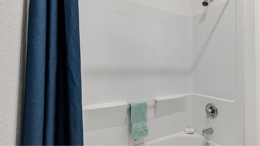 6432 Clover II Bath2 2of3 F1 080125 6432 Clover II Bath2 2of3 F1 080125