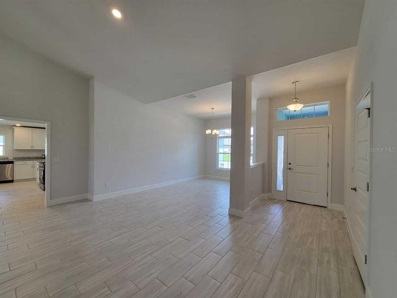 Spacious, unfurnished interior of a new home in , Ocala (Image 21).