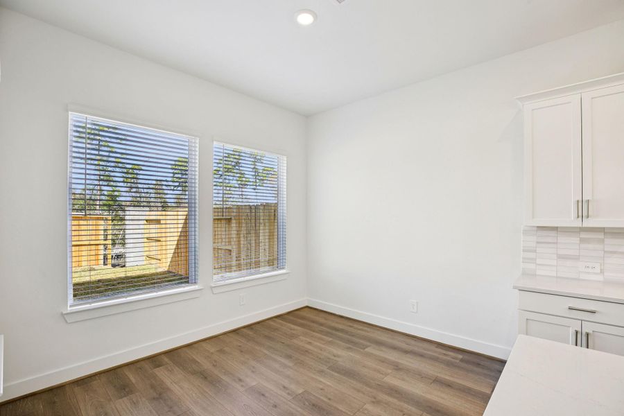 Spacious, unfurnished interior of a new home in Pinewood Trails - Luxe Series, Houston (Image 22).