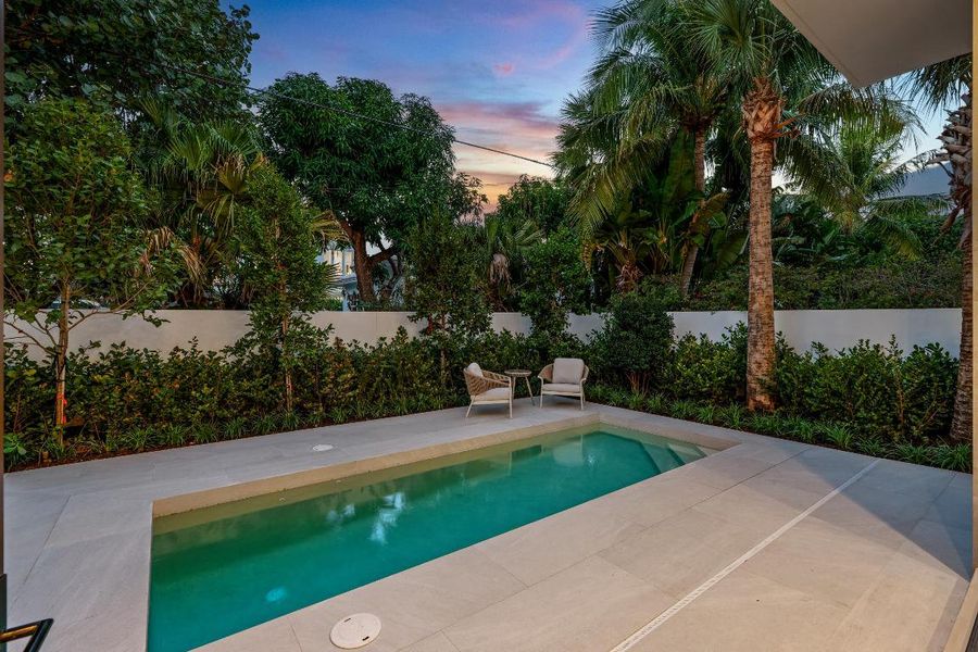 mls_POOL_TO_VIEW_2_DT_SUNSET