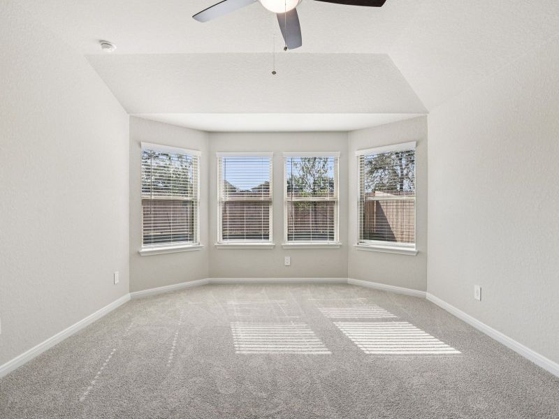 Spacious, unfurnished interior of a new home in Comanche Ridge, San Antonio (Image 21).
