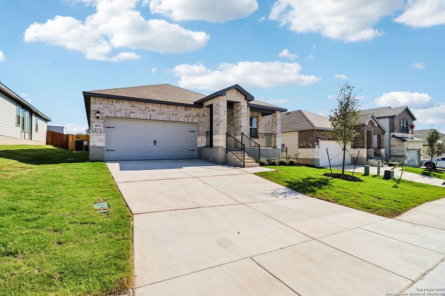 Image 40 of a home in Royal Crest. Image 40 of a home in Royal Crest.