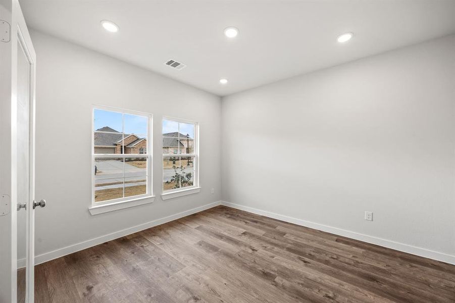 Spacious, unfurnished interior of a new home in Summerwood Estates, Red Oak (Image 11).