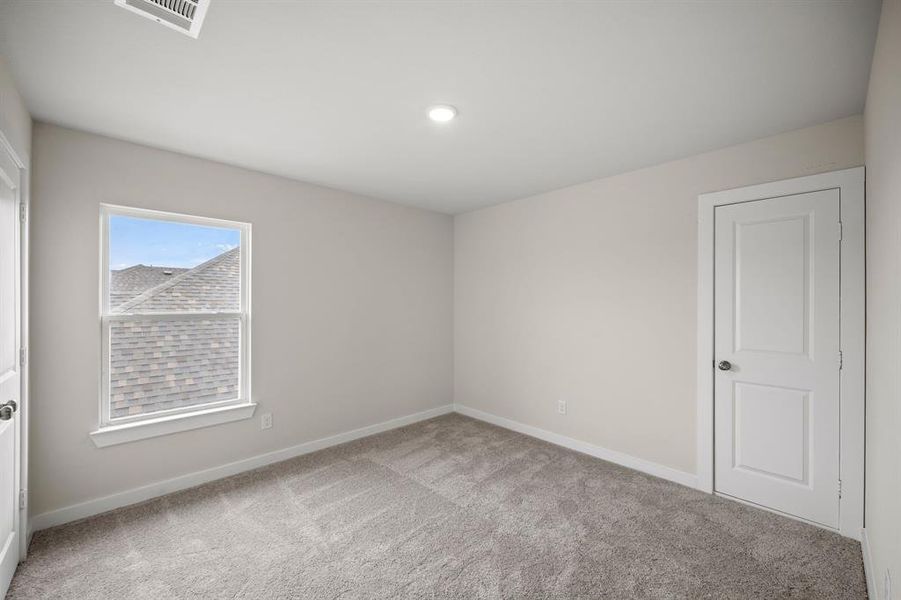 Spacious, unfurnished interior of a new home in Summerwood Estates, Red Oak (Image 15).