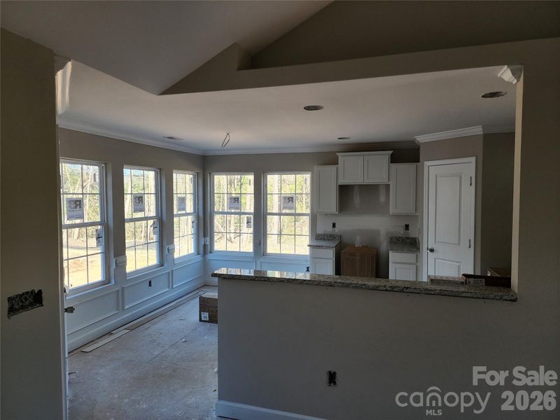 Decorative Kitchen w/ Crown Molding, SS Appliances, Walk in Pantry, Open to Dining Area w/ Crown Molding and Decorative Moldings