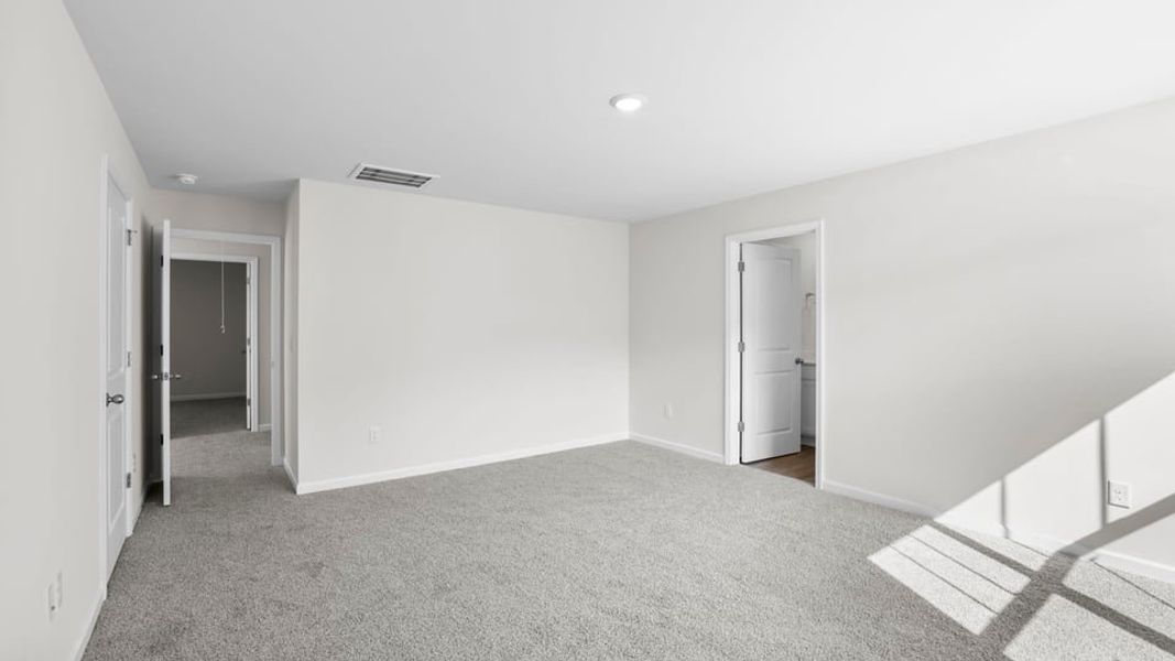 Spacious, unfurnished interior of a new home in Durbin Meadows, Fountain Inn (Image 31).