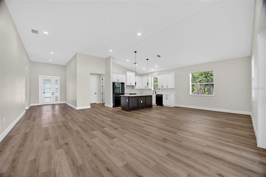 Spacious, unfurnished interior of a new home in , Rotonda West (Image 20).