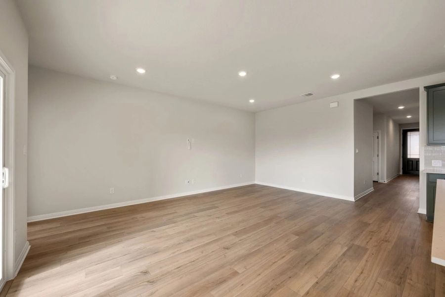 Spacious, unfurnished interior of a new home in Berry Creek Highlands, Georgetown (Image 33).