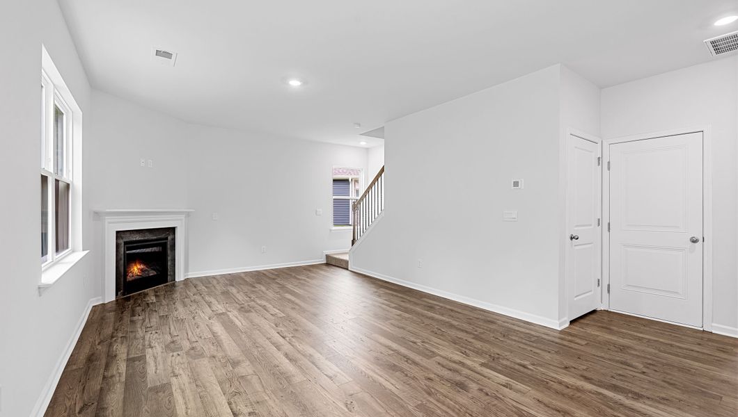 Spacious, unfurnished interior of a new home in Woodglen, Piedmont (Image 19).