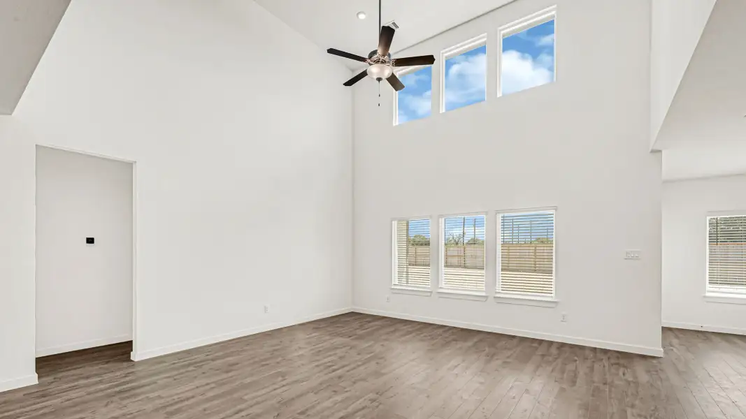 Spacious, unfurnished interior of a new home in Harvest Pointe, Needville (Image 14).