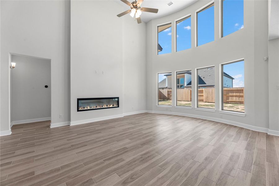 Spacious, unfurnished interior of a new home in Lago Mar, Texas City (Image 11).