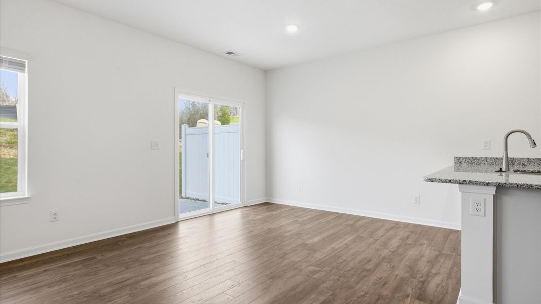 Spacious, unfurnished interior of a new home in Cherokee Crossing, Kodak (Image 14).