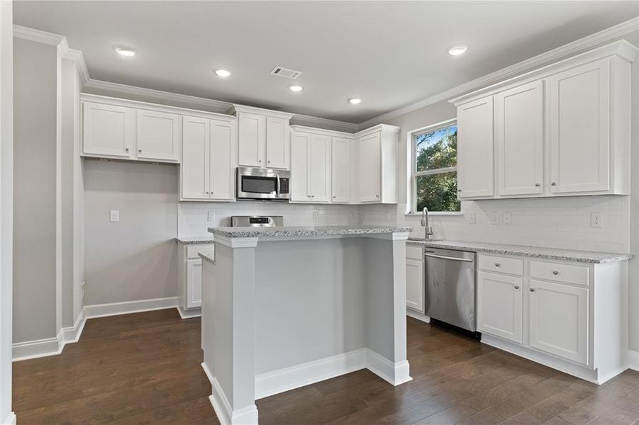 Furnished interior view inside a new home in Stratford Square, Lawrenceville (Image 4).