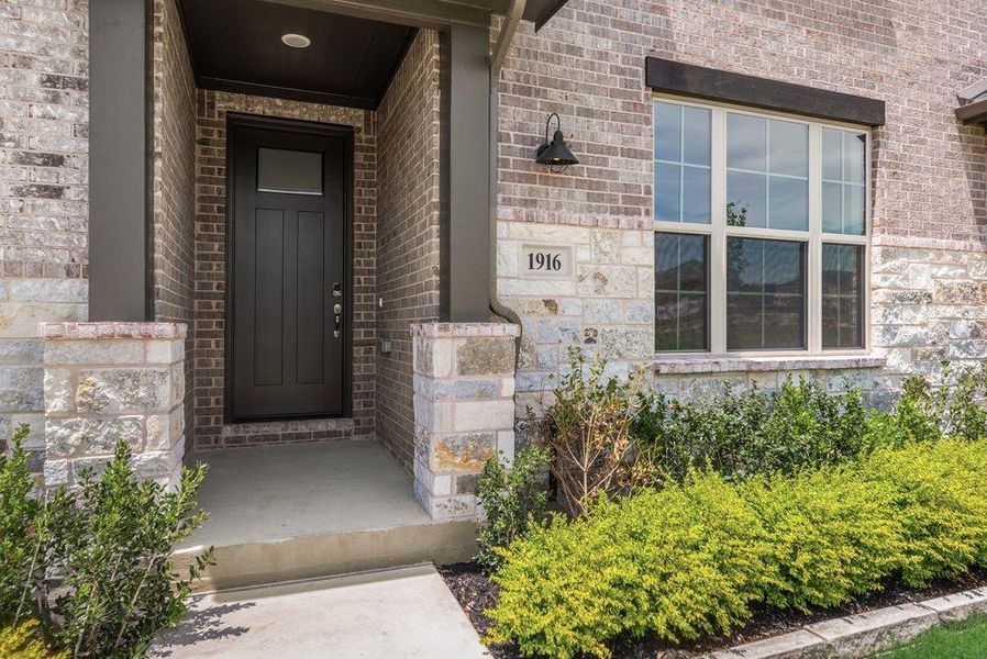Exterior details and patio area of a home in Bayside, Rowlett (Image 3).