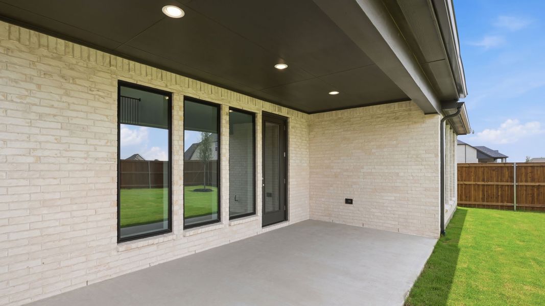 Exterior details and patio area of a home in Cambridge Crossing, Celina (Image 3).