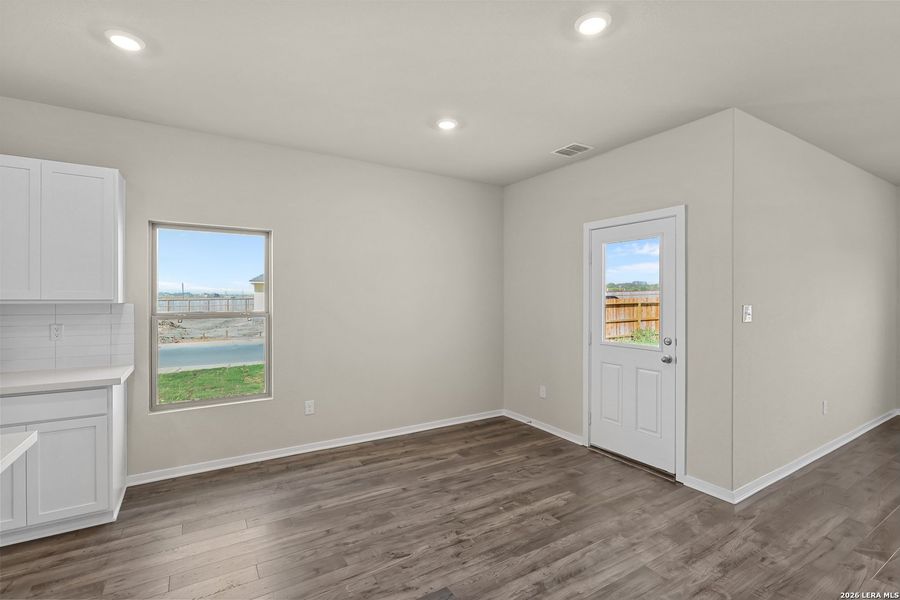 Spacious, unfurnished interior of a new home in Summerlin, San Antonio (Image 37).