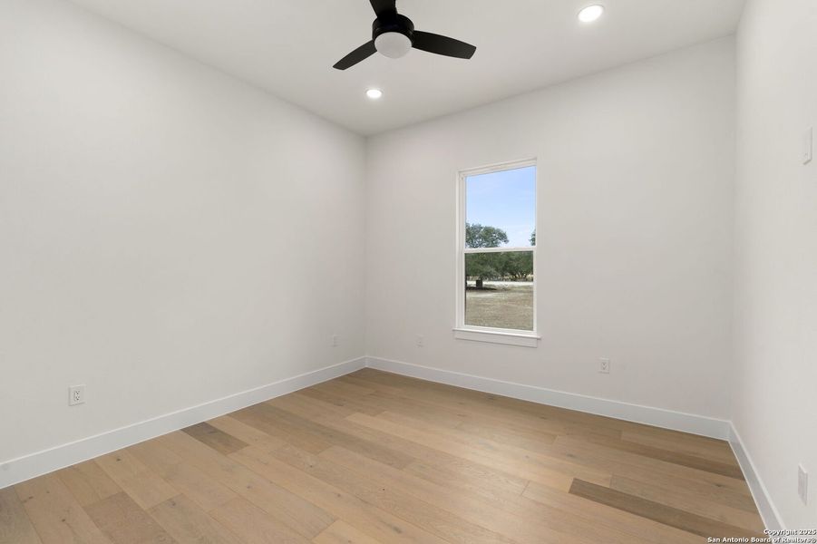 Spacious, unfurnished interior of a new home in , Bandera (Image 23).