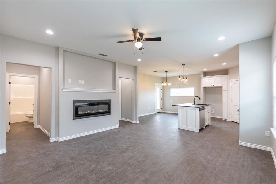 Spacious, unfurnished interior of a new home in , Abilene (Image 23).
