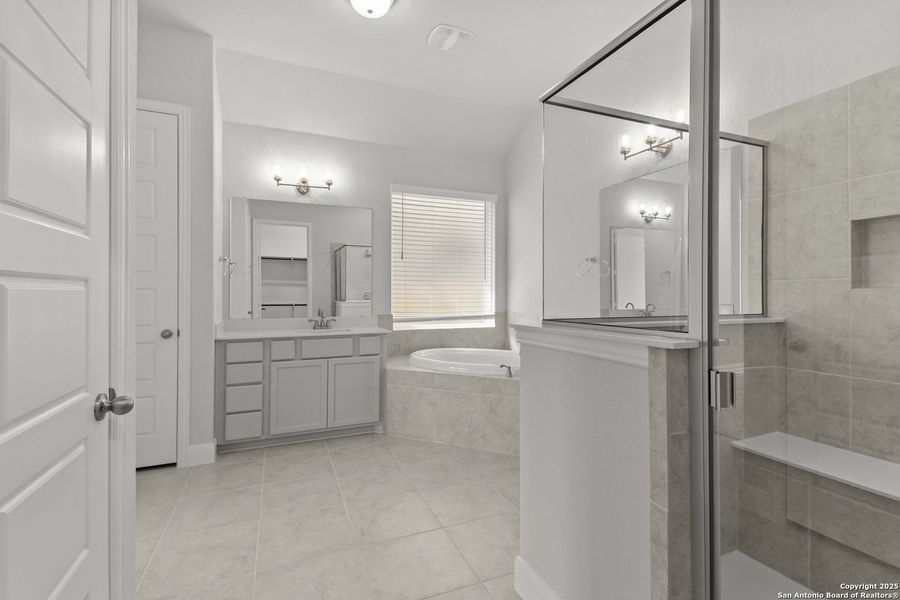 Furnished interior view inside a new home in Stillwater Ranch 45', San Antonio (Image 9).