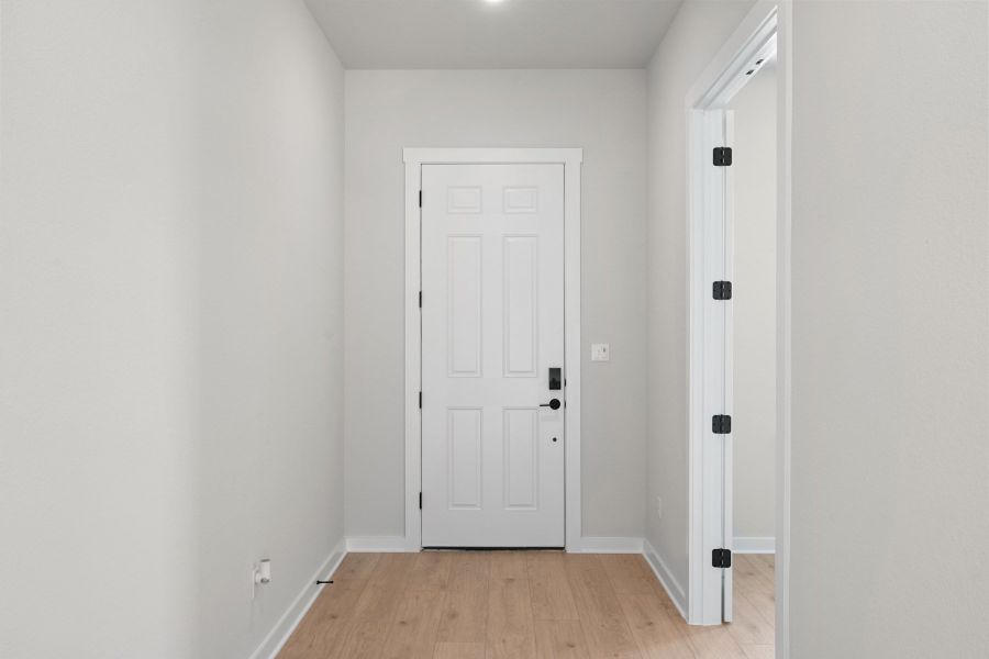 Spacious, unfurnished interior of a new home in Lariat, Liberty Hill (Image 20).