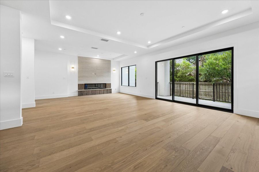 Spacious, unfurnished interior of a new home in , Bellaire (Image 11).