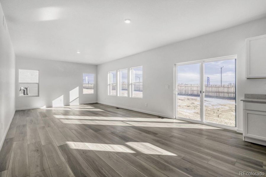 Spacious, unfurnished interior of a new home in Ledge Rock, Johnstown (Image 12).