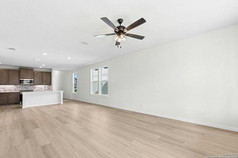 Spacious, unfurnished interior of a new home in Willowbrook, New Braunfels (Image 23).