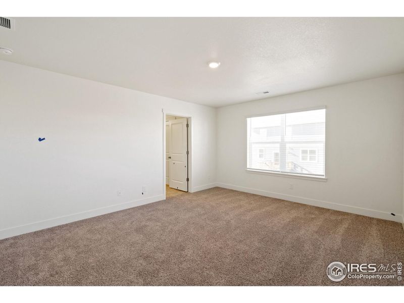 Spacious, unfurnished interior of a new home in Ridge at Johnstown, Johnstown (Image 15).