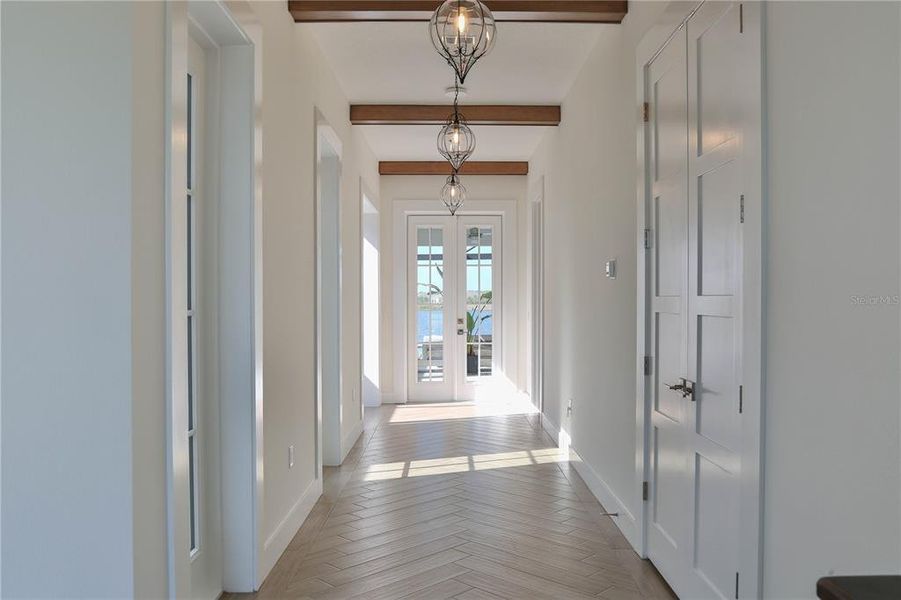 Spacious, unfurnished interior of a new home in , Sarasota (Image 16).