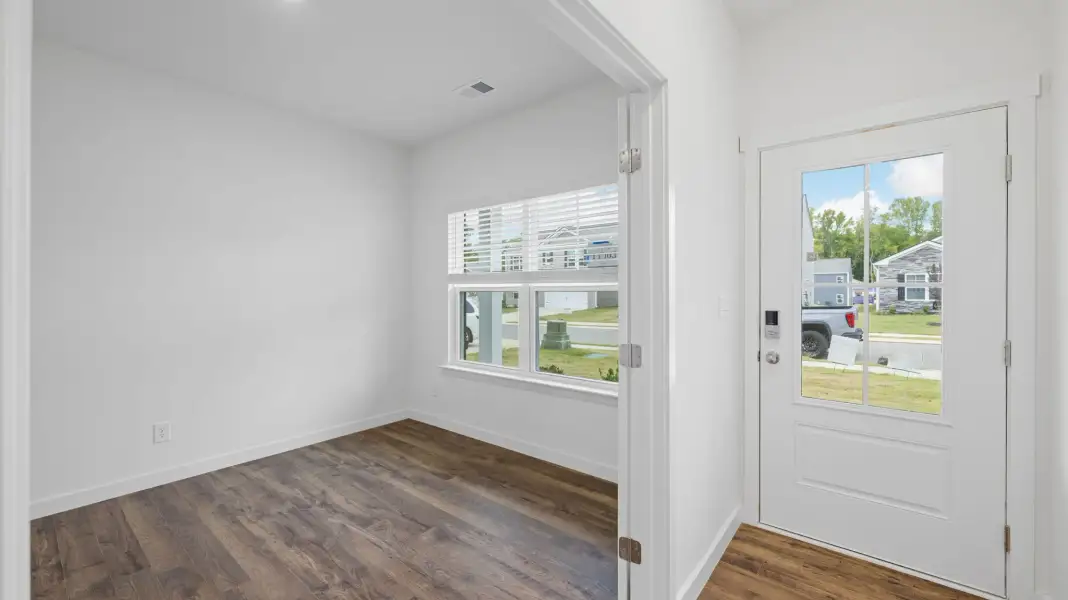 Spacious, unfurnished interior of a new home in Hawks Landing, Apison (Image 10).
