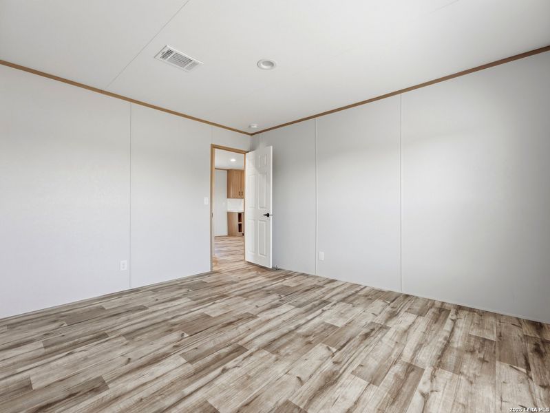 Spacious, unfurnished interior of a new home in , Poteet (Image 22).